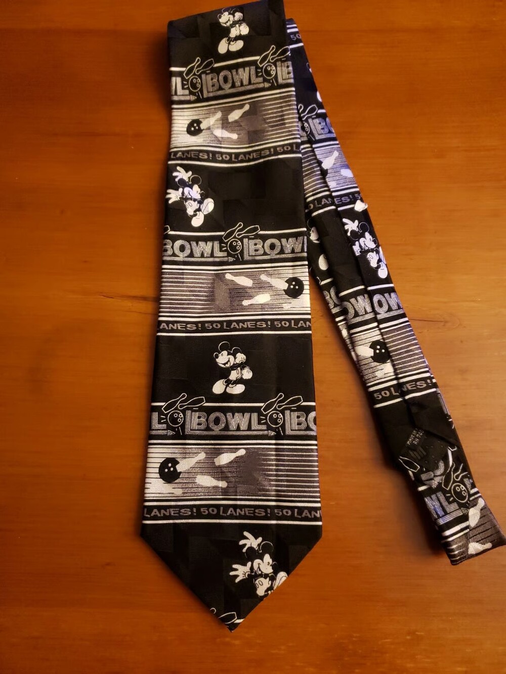 Mickey Mouse Bowling tie black and white